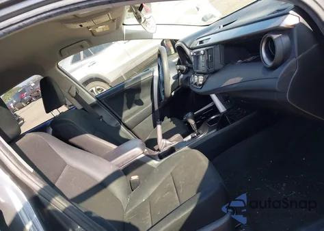 2016 Toyota Rav4 Le z USA, uszkodzony, nr VIN JTMBFREV7GD189846